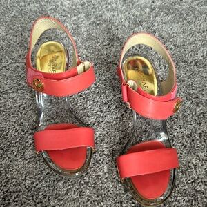 Michael kors coral  sandal size 8 or 7.5 I don’t see size on shoe.